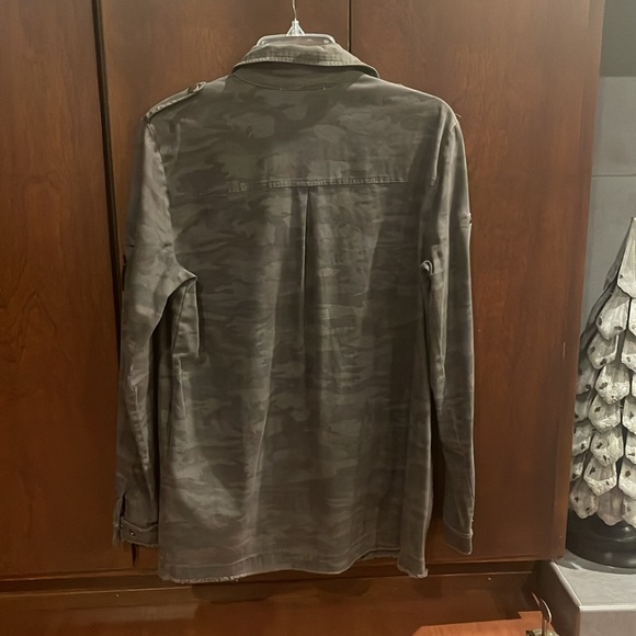 Willow & Clay military inspired jacket or shirt in size M perfect condition ! - Picture 5 of 5